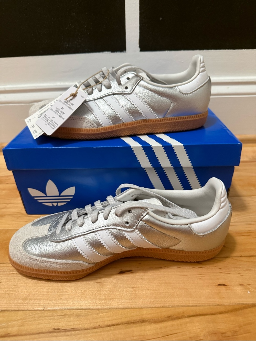 New In Box Adidas Samba OG 3 Youth 4 1/2 Silver and White Tennis Shoes Sneakers
